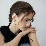 Annie Elegant Silver-Gray Pearl Ear Clips